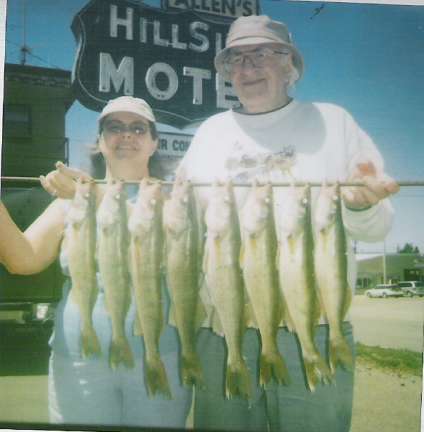 Women Catch South Dakota Walleyes  6/19/2007