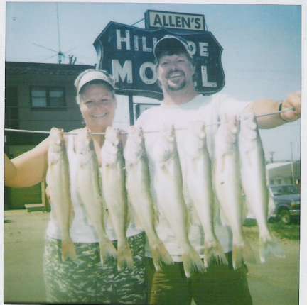 Iowa Couple Catches South Dakota Walleye  7/23/2007