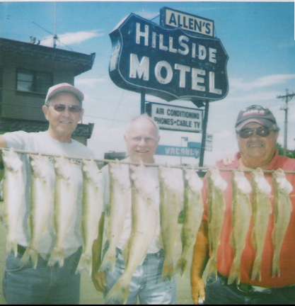 Iowa Group Catches South Dakota Walleyes  7/28/2007