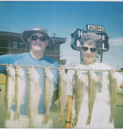 Pennsylvania Couple Catches South Dakota Walleyes  8/11/2007