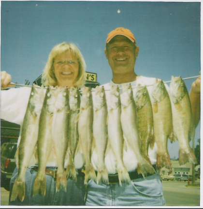 Iowa Couple Catches South Dakota Walleyes  7/11/2008