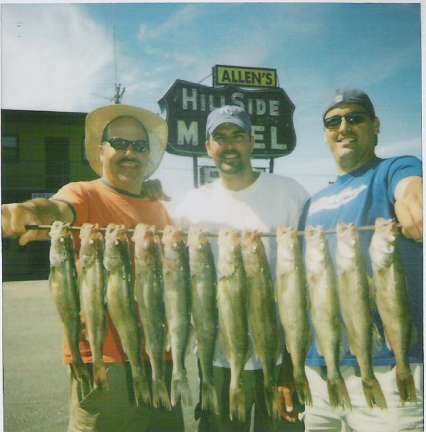 Kansas City Group Catches South Dakota Walleyes  8/8/2008