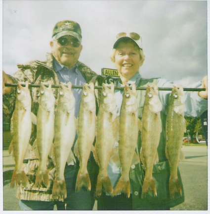 Iowa Couple Catches South Dakota Walleyes  9/6/2008